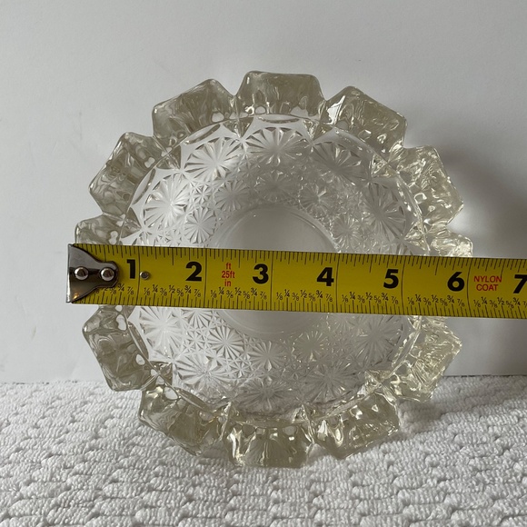 Vintage Heavy Glass Ashtray or Bowl with Candle - Starburst Daisy Pattern - Picture 12 of 14